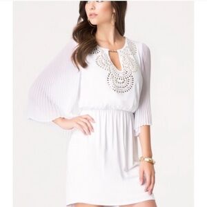👑 Bebe White Embellished Beaded Studded Pleated Sleeves Dress
